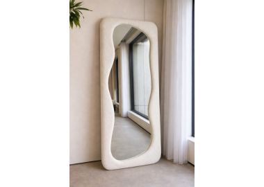 מראת גוף גלית עם מסגרת בד בוקלה צבע לבן