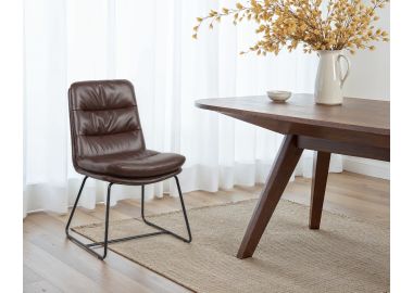 כסא דמוי עור בגוון חום דגם פאלוס