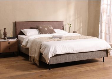 מיטה זוגית 190*160 ס"מ דמוי עור חום כהה משולב בד בגוון חום דגם סטנפורד