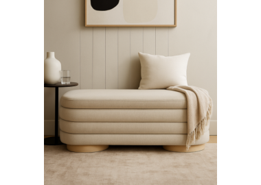 ספסל בד בוקלה בעיצוב מודרני בגוון שמנת