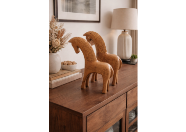 סט סוסי עץ דקורטיביים בעבודת גילוף