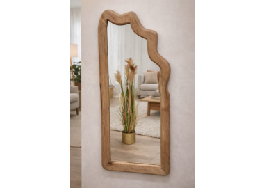 מראה עומדת מעוצבת מעץ טבעי