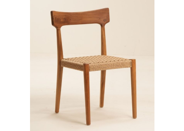 כסא אוכל מעץ טיק וראטן סינטטי Sundara 