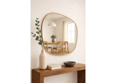 מראה מעוצבת א-סימטרית עם מסגרת זהב