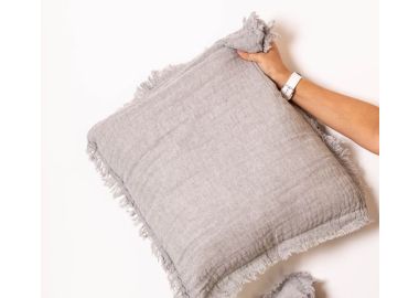 כרית נוי כולל מילוי 45x45 דגם דייזי אפור בהיר