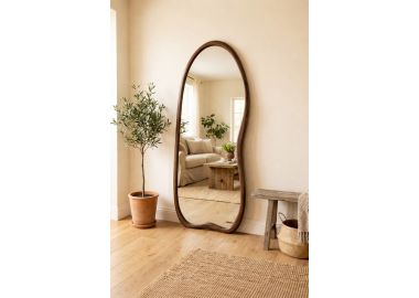 מראת גוף מעוצבת מעץ אגוז מלא – קימורים טבעיים