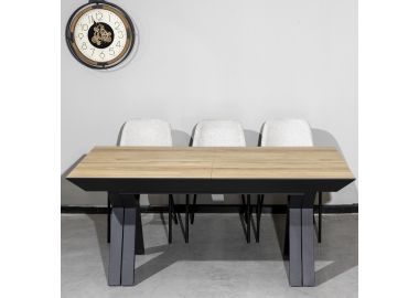 שולחן אוכל מפואר נפתח 1.8-4.8 מטר עם רגלי ברזל דגם בארי בגוון אלון