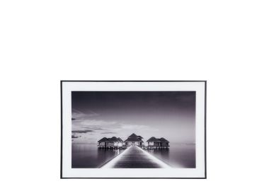 תמונה מעוצבת בשחור לבן דגם בקתות על המים