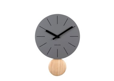שעון קיר ממתכת עם מטוטלת עץ דגם Arlo