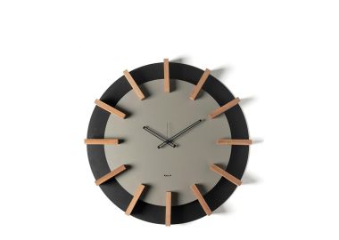 שעון קיר מעוצב TIMON שחור מתכת ועץ בוק  70 ס"מ