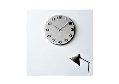 שעון קיר אפור עם ספרות ממתכת 3D