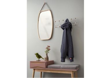 מראה לתלייה עם מסגרת במבוק ורצועת עור דגם אידיליה