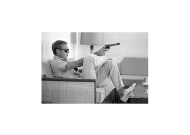 תמונה מקנבס 60x90 ס"מ דגם Steve Mcqeen Gun