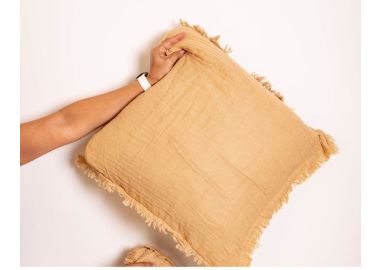 כרית נוי כולל מילוי 45x45 דגם דייזי בז'