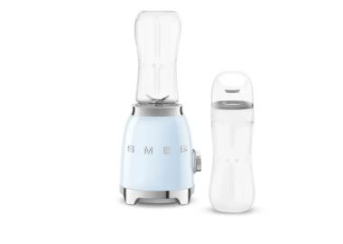 בלנדר אישי 0.6 ליטר 300W בעיצוב רטרו דגם PBF01 מבית Smeg כחול פסטל