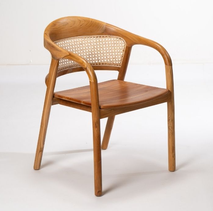 כסא אוכל מעץ מלא וראטן דגם Sally Rattan