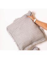 כרית נוי כולל מילוי 45x45 דגם דייזי אפור בהיר